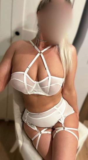 Пип- шоу Алена — фото и список услуг